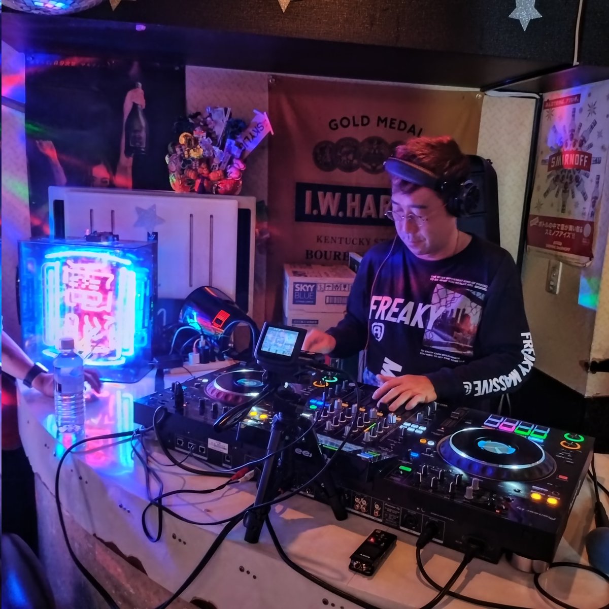 FCTM54GP's tweet photo. LED Party始まりました( ^ω^ )

急遽トップバッターはChikaraさんに変更になりました(^^;

#LEDPARTY https://t.co/lPp06VW3KY