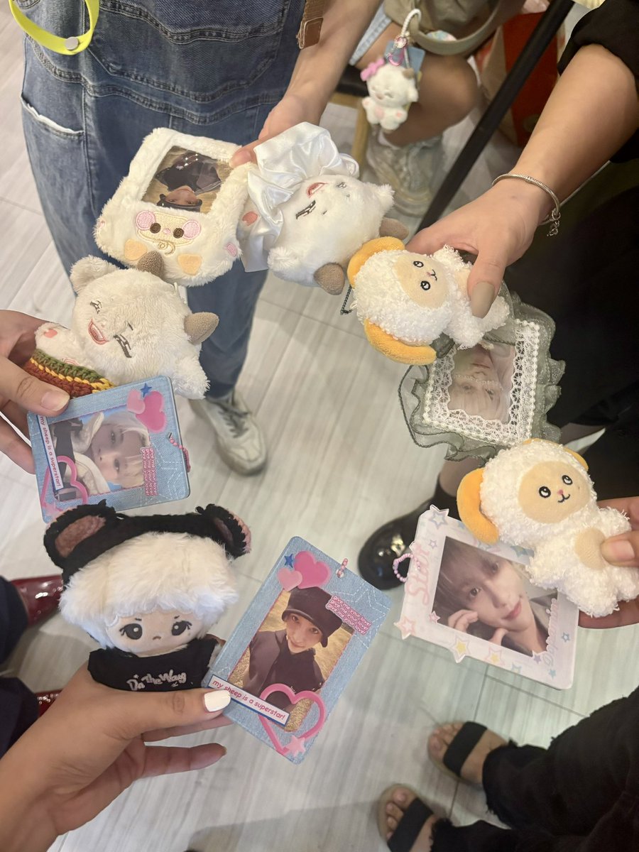 i love it when yangqis just gather around!!!! so yangyang, if you see this, you have so many fans here in manila 🥺💓💖💗💕🩷🌸

#MaligaYANGYANGKaarawan2024