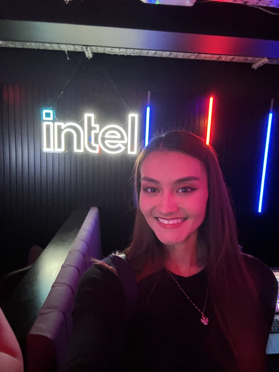 MiyukiPanda_'s tweet image. The @IntelUK launch party at @PixelBars was so much fun! Thank you for the invite! As per I did not take enough photos 😅

I also somehow manage to get a bullseye and win a #IntelCoreUltra CPU! 

#ad - invite