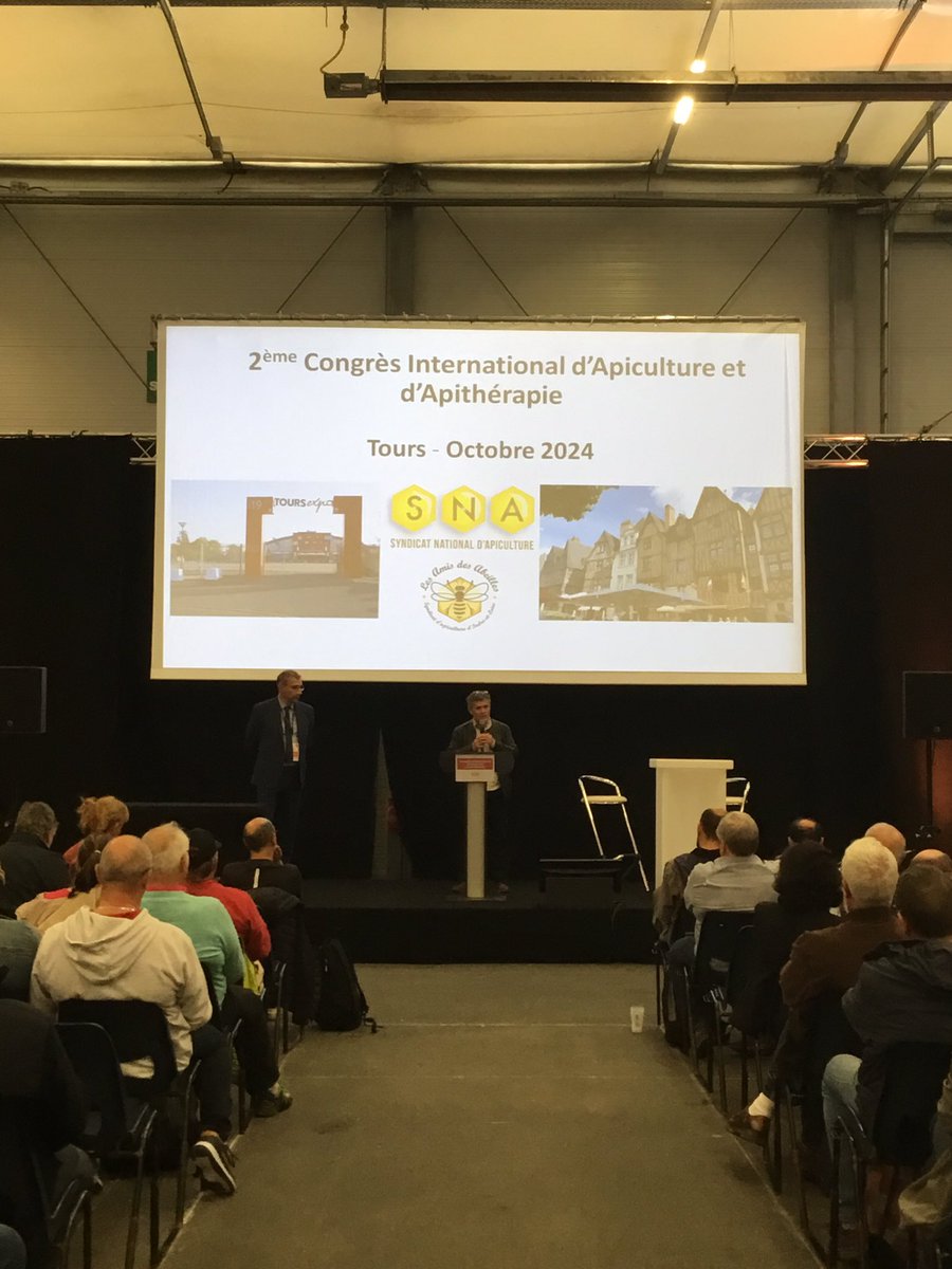 C. Sourdeau représentant DGAL au <a href="/Agri_Gouv/">Ministère Agriculture et Souveraineté alimentaire</a> rappelle les missions et les actions en cours pour l’ #apiculture ,le plan #pollinisateurs,l observatoire des mortalités et des affaiblissements #OMAA et des actions couplées avec le <a href="/Ecologie_Gouv/">Min. Ecologie Territoire Transports Ville Logement</a> pour le bien des #pollinisateurs