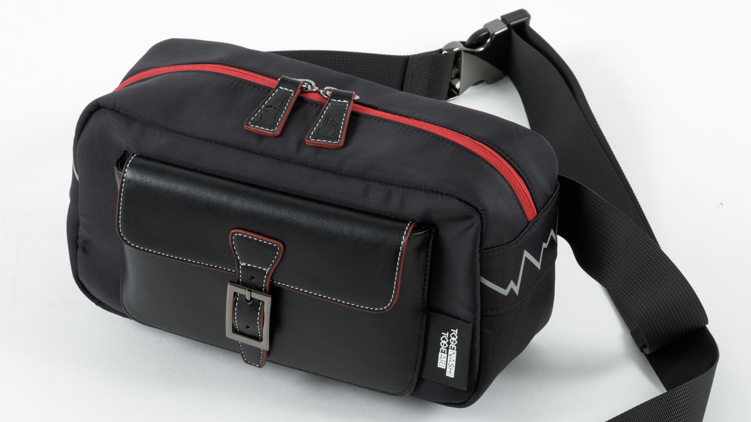 トゲナシトゲアリ 「雑踏、僕らの街」 モデル ボディバッグ