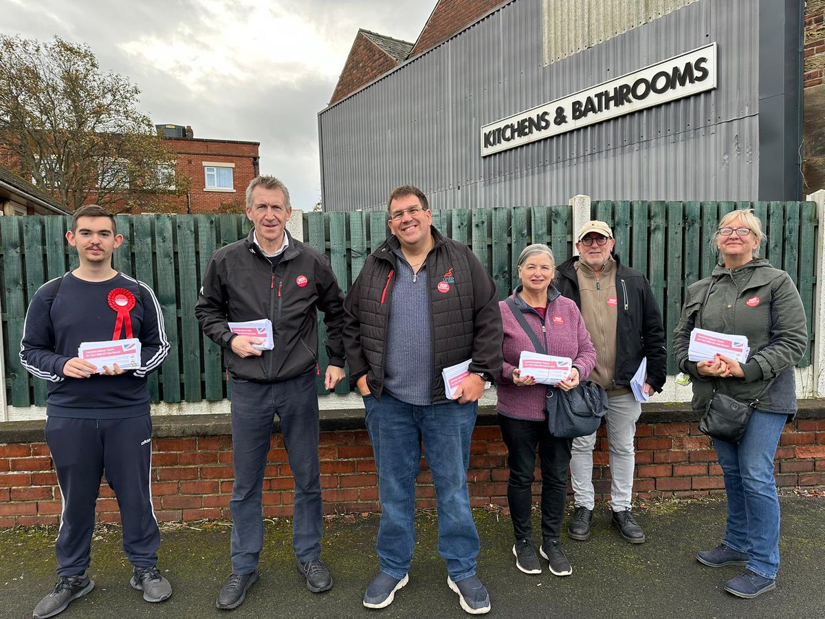 Martin4Central's tweet photo. Out this morning in Central Ward listening to residents. Labour councillors with you all year round https://t.co/CJ9pKZxcYu