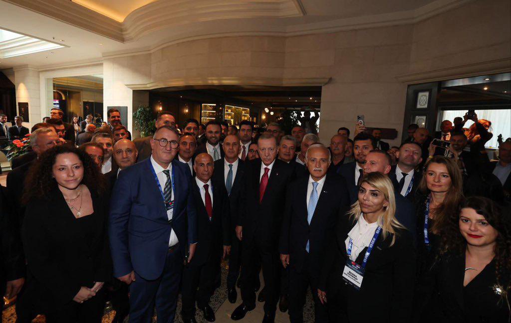 Cumhurbaşkanımız Sayın Recep Tayyip Erdoğan’ın (<a href="/RTErdogan/">Recep Tayyip Erdoğan</a>) Sırbistan ziyareti vesilesiyle düzenlenen Sırbistan-Türkiye İş Forumunda DTİK Balkanlar Temsilciler Kurulumuz Sayın Cumhurbaşkanımızla bir araya geldi.

#DiasporaDiplomasisi 🇹🇷