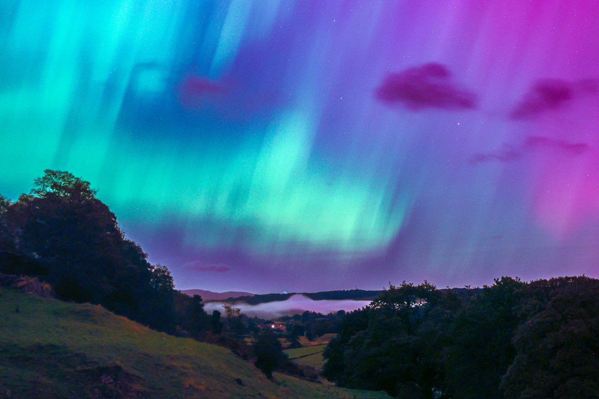 Rare blue #aurora colours captured on 10th #October near #Coniston in the #LakeDistrict #Cumbria 

<a href="/SimonOKing/">Simon King</a> <a href="/JenBartram/">Jen Bartram 🐈‍⬛</a> <a href="/kcrewders/">Kay Crewdson</a> <a href="/Ross_Hutchinson/">Ross Hutchinson</a>