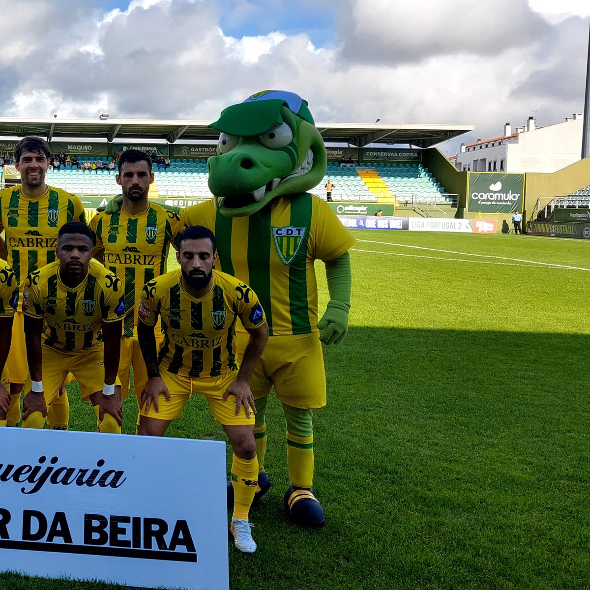 CDTondela1933's tweet photo. 💛💚
#PeloTondela #CDTLSC #LigaPortugalMeuSuper https://t.co/GP5mL2FJrj