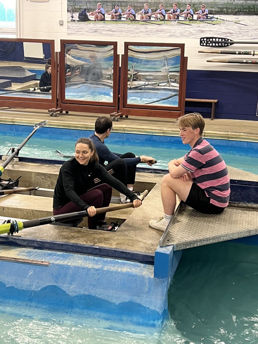 Although we can’t get on the river 🚩, our novices have been having a first taste of rowing today in the tank session at Iffley! 3/6 sessions done so far and lots of promising new rowers!