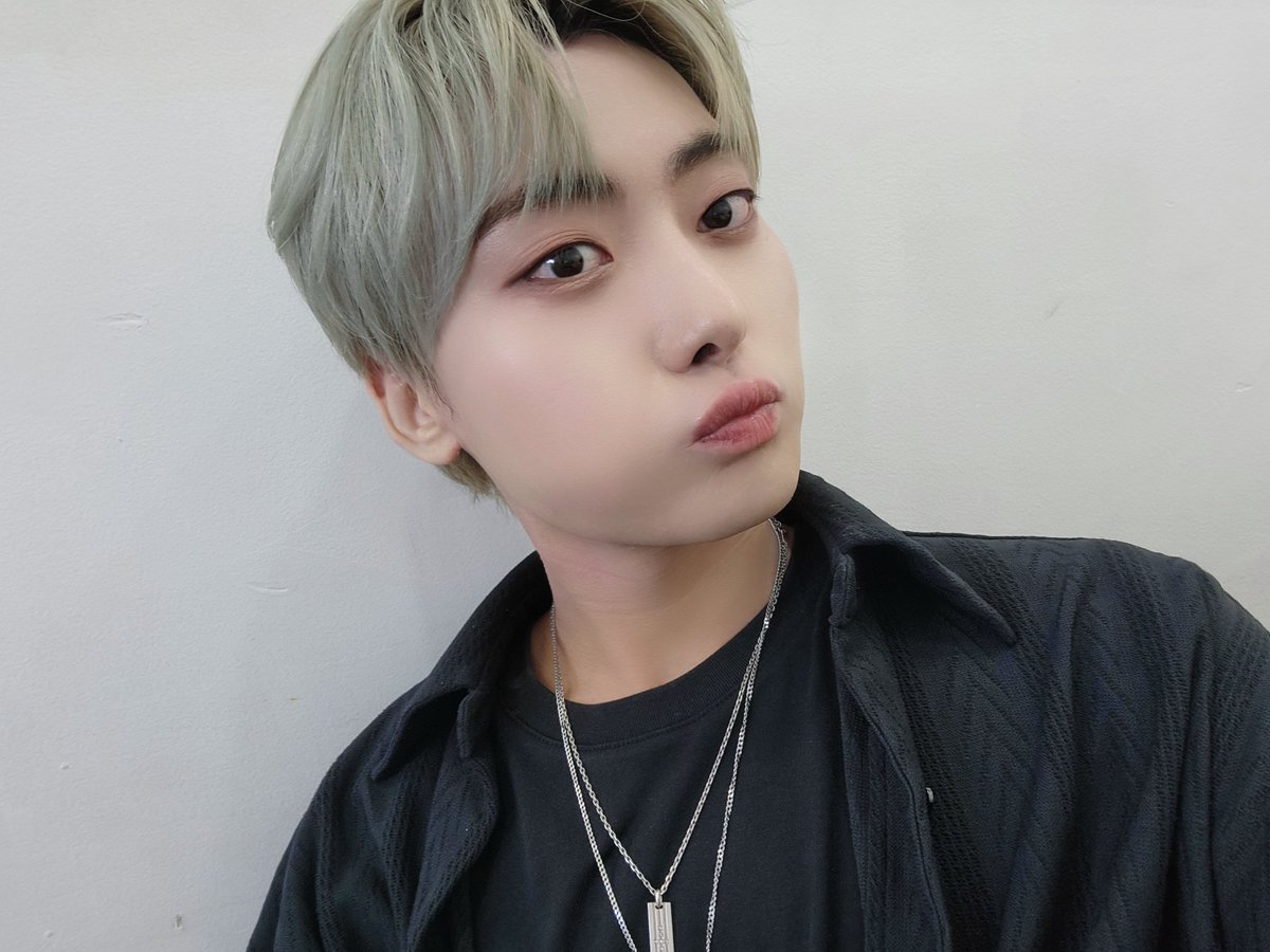 Pattern_Haemin's tweet image. 내일 이번주 마지막 공연있으니까 다들 기대해줘 페어링 🔥