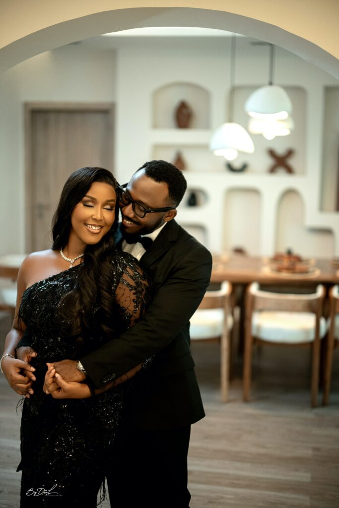 LoversCloud1's tweet photo. Who says you can’t find love on X(Twitter)? Oluchi and Udochukwu’s love story is about how a simple ‘Follow’ on X sparked into a classic rom-com.
Pre-wedding shoot rolling in.
#LoversCloud1 #cupid #mizu5twt #wikid $ICE #Nigerians #Rema #CocoGauff #Sinner #Rema #MyPM https://t.co/OM1jJeLEdJ