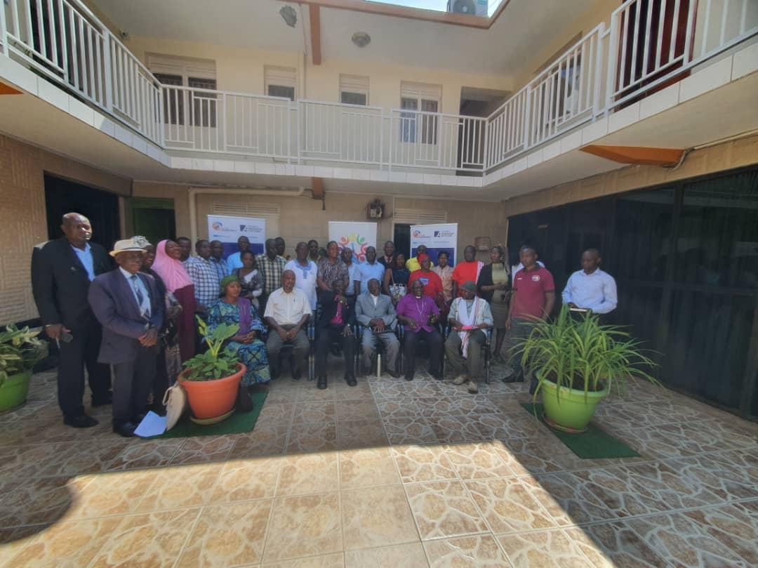 KasUganda's tweet photo. 📍Kasese
We teamed up with @GlpcUg to host #identitytalks with senior citizens and other thought leaders. The discussions focused on the importance of social harmony and peaceful co-existence, as well as the need to involve young people as change agents. #KAS4Democracy. https://t.co/oBDdKvtTde