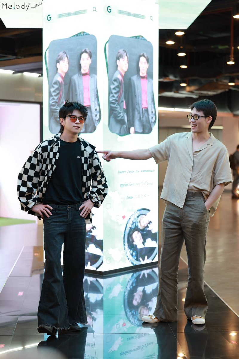 2wishGNLDM's tweet photo. 11-10 CHÚNG TA CỦA HIỆN TẠI
Chúc mừng Vương quốc 2wish tròn 6 chủi nha 🎉 Mừng chúng ta vẫn đồng hành cùng nhao và sẽ happy thêm nhìu event, nhìu 2wishers mới và nhìu năm nữa nhoa 💙💚
Cre: on pic
#2wish #MeanPlan #MeanPhiravich #PlanRathavit
#2wishGapnhauladinhmenh https://t.co/lhb1QmtT21