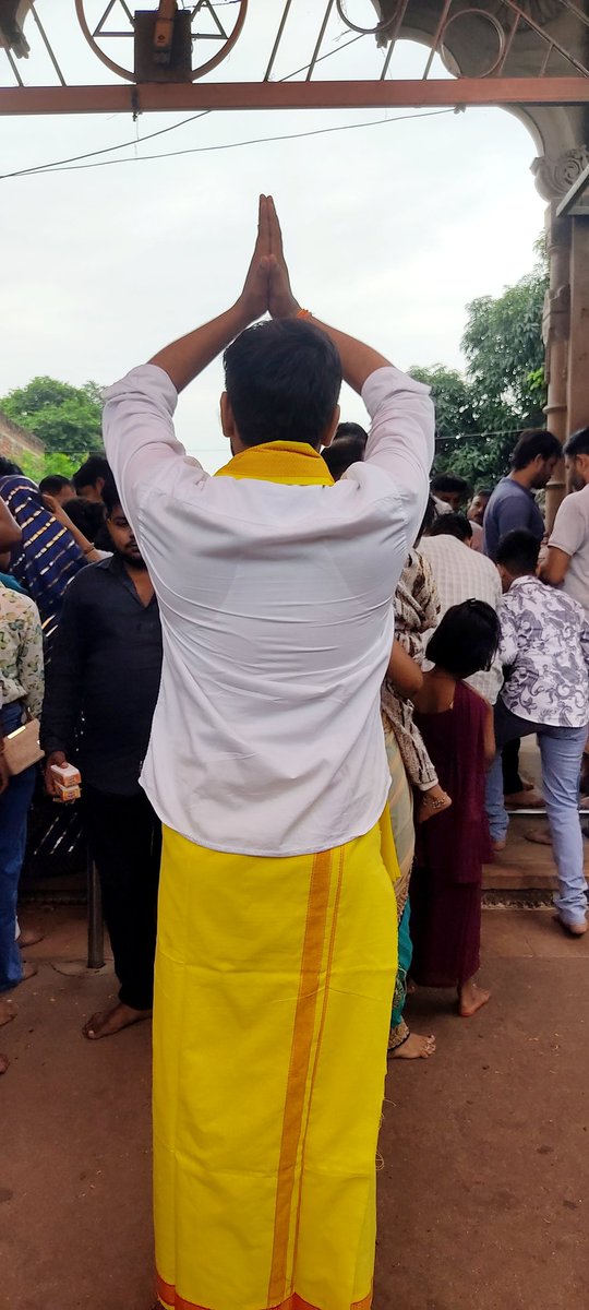 AmitsirThemaths's tweet image. आज पुनः दतिया (मध्यप्रदेश) स्थित  #श्री_पीताम्बरा_पीठ में महामाई के दर्शन का परम् सौभाग्य प्राप्त हुआ ! 
महामाई कृपा बनाए रखिए ! 🙏🏻🚩
#jaymataji #pitambrapeethdatia