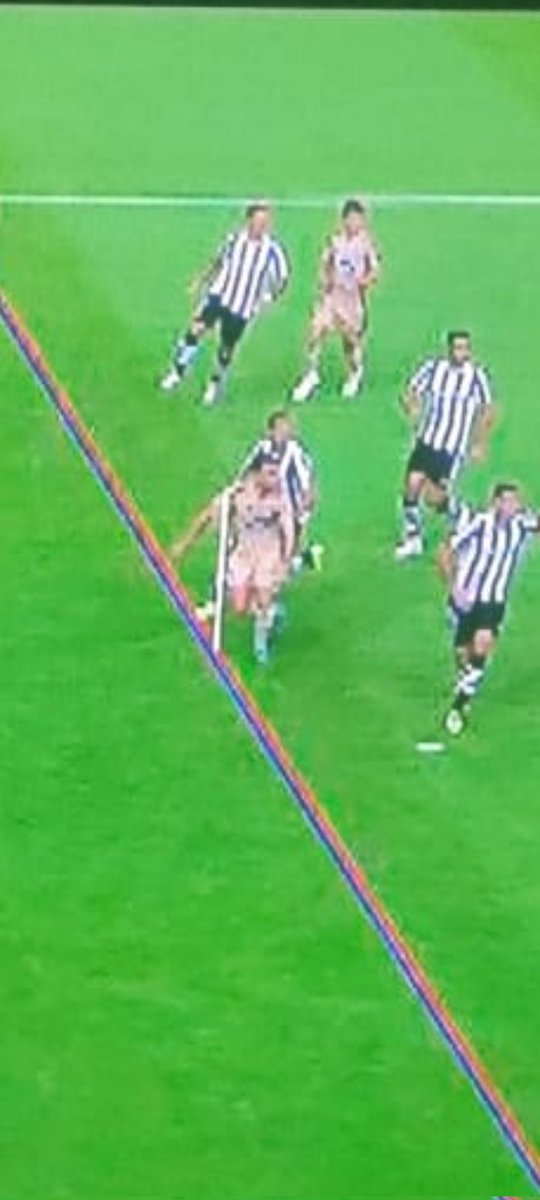 paco14ct's tweet photo. Esto no es fuera de juego según los árbitros? Es acojonante https://t.co/fyukVEOVqt