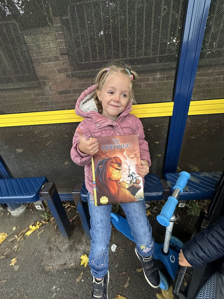 CPalaeva's tweet photo. @SouthfieldFS Read wherever you have a free minute! Elizabeth received a new book as a gift. https://t.co/ik3ZqpYB9I