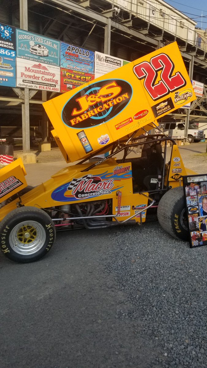 hosehead33's tweet image. This famous Central Pa yellow #22 machine is coming back in 2025 owned by Sandy Kline. J&amp;amp;S Classics will be on the wing with Doug Hammaker behind the wheel. Doug we I'll be moving up from the 358 ranks. @JJ_Auto_Racing cars, @OttEngines and @BulldogRears have already been