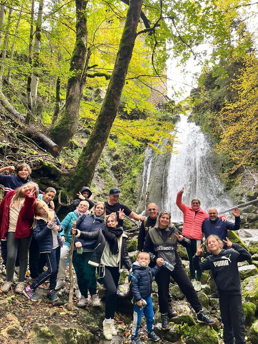 UDSP 39 (@udsp_39) on Twitter photo #Randonnée 🥾🚒| Nos administrateurs de l’UDSP 39 aux côtés de la famille Garing pour la rando aux Rousses. Parce que le réseau associatif <a href="/PompiersFR/">Pompiers de France</a> , c’est ça aussi ! Partager et Echanger !👍🏻 <a href="/guyon_j/">GUYON Jérôme</a> <a href="/Rondot_Raphael/">Raphaël Rondot</a> <a href="/ClmentComte1/">Clément Comte</a> <a href="/eleonore_vrmr/">eleonore</a> <a href="/RICHARD_Sy25/">RICHARD Sylvain</a> <a href="/ThomasP70091102/">Thomas Philippe</a> #Randonnée 🥾🚒| Nos administrateurs de l’UDSP 39 aux côtés de la famille Garing pour la rando aux Rousses. Parce que le réseau associatif <a href="/PompiersFR/">Pompiers de France</a> , c’est ça aussi ! Partager et Echanger !👍🏻 <a href="/guyon_j/">GUYON Jérôme</a> <a href="/Rondot_Raphael/">Raphaël Rondot</a> <a href="/ClmentComte1/">Clément Comte</a> <a href="/eleonore_vrmr/">eleonore</a> <a href="/RICHARD_Sy25/">RICHARD Sylvain</a> <a href="/ThomasP70091102/">Thomas Philippe</a>