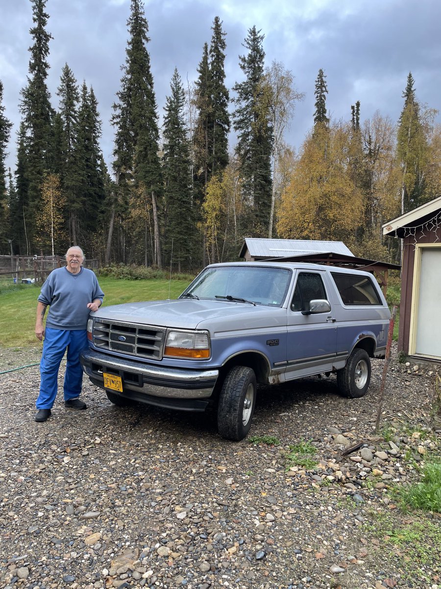 jlsHouston's tweet image. My grandson new car he just got for driving around Alaska. Bought from the 2nd owner this is a1996 XLT Bronco, all original and wait for it: 386,000 original miles. #FordBuilt #FordTough
