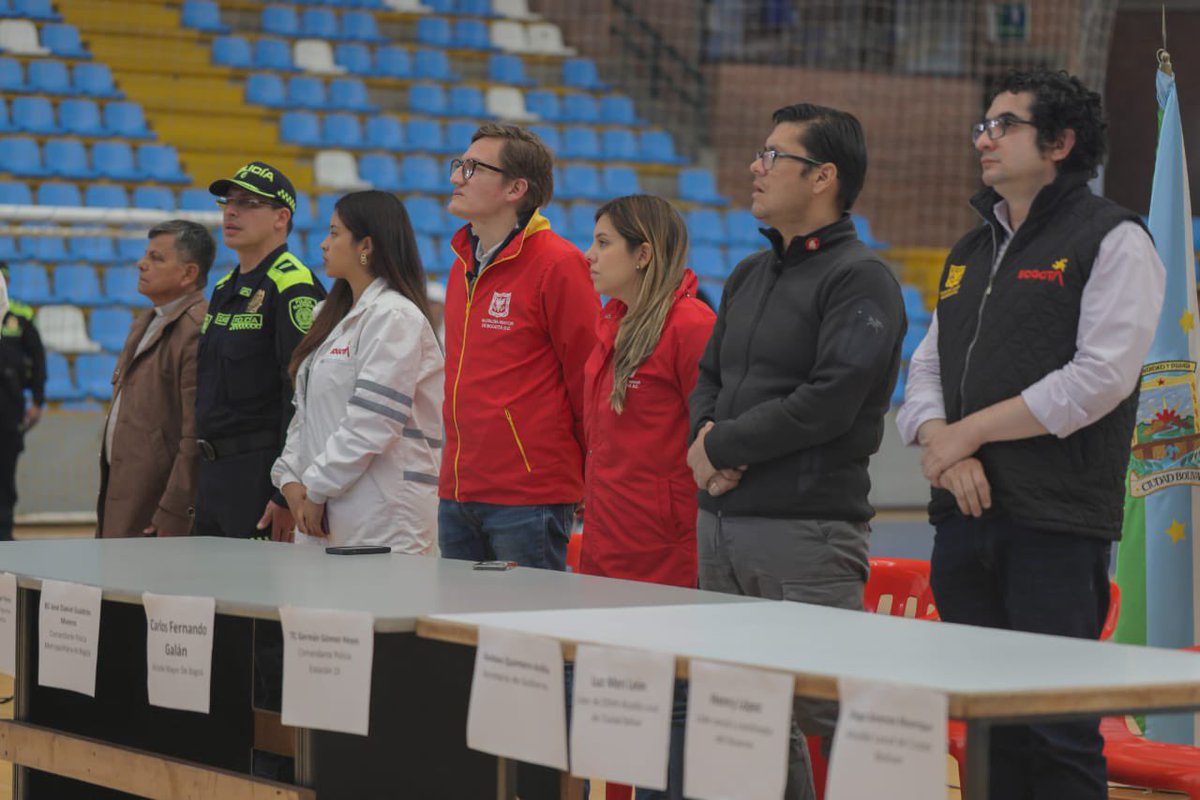 GobiernoBTA's tweet photo. #Hoy estuvimos acompañando el Evento de Desarme Distrital en el Parque Metropolitano Cayetano Cañizares. Compartimos con más de mil jóvenes de toda la ciudad en un esfuerzo por impulsar la no violencia y crear espacios de transformación social. 

Junto a líderes sociales y autoridades locales, reafirmamos el compromiso de construir un futuro libre de violencia, con oportunidades para todos.