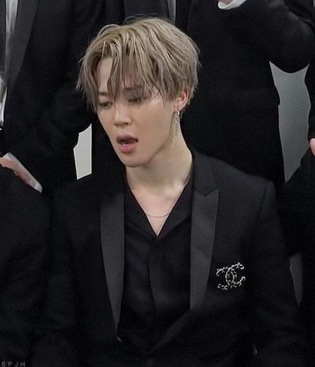 serenityrkive's tweet photo. Refreshing those moments when JIMIN made us whipped for him so bad ─ A thread that will make your heart skip a beat ♡ https://t.co/rnub326g76