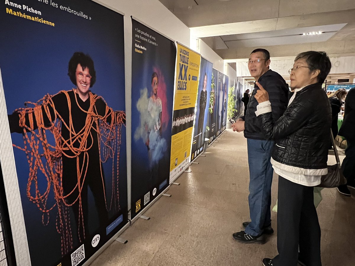 CNRS_dr12's tweet photo. #FDS2024 au village des sciences de @marseille . Venez découvrir l’exposition 📸 #science_XXelles réalisée par le @CNRS et @FemmesSciences et rencontrez nos ambassadrices 💪 qui sauront vous convaincre que la science n’a pas de genre 👩🏼‍🔬🧑🏻‍🔬. https://t.co/HxTJhyjmhR