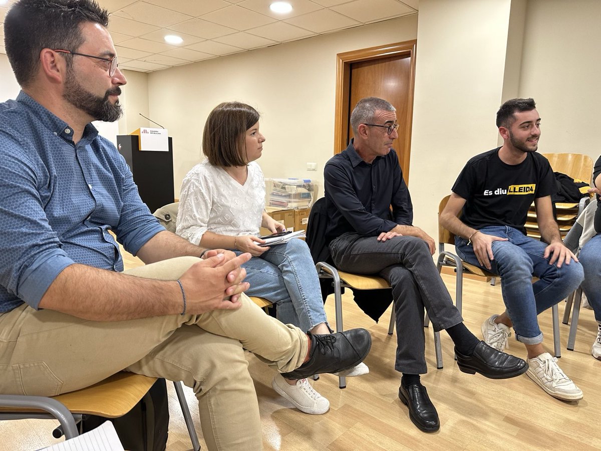 Gràcies per la confiança <a href="/XavierGodas/">Xavier Godàs</a> i <a href="/RocaCamps/">Alba</a>. És un honor formar part de #NovaEsquerraNacional com a candidata a secretària general adjunta de Coordinació Interna. Tenim el repte de ser una organització cohesionada, més assembleària i participativa.