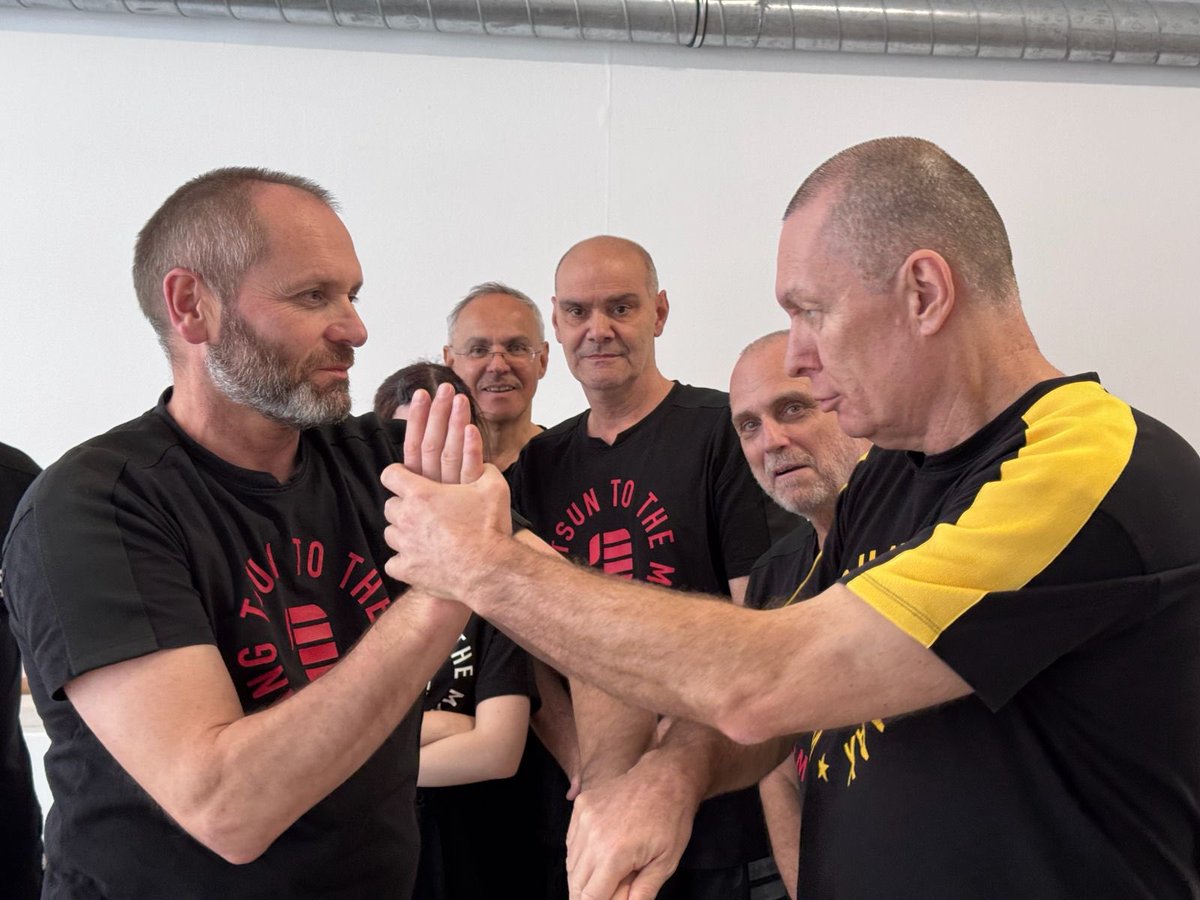 GM_Koenig's tweet photo. Super Unterricht heute in Innsbruck.
#WTplus: #Contact Modul mit Angriff zu den Beinen.
Und, Thema: Struktur und richtiges Bewegen.
Gratulation an Klaus Graber für die Urkunde zum 2. HG.
#EWTO Home of WingTsun
#Selfdefence
#Selfdefense
#Selsbtverteidigung https://t.co/UALtizDBep
