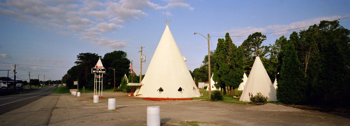 Wigwam Village #2 

Shot on the incredible #hasselblad #xpan on #kodak #film #processedbypraus 

➡️ threedown.com/2024/10/wigwam…