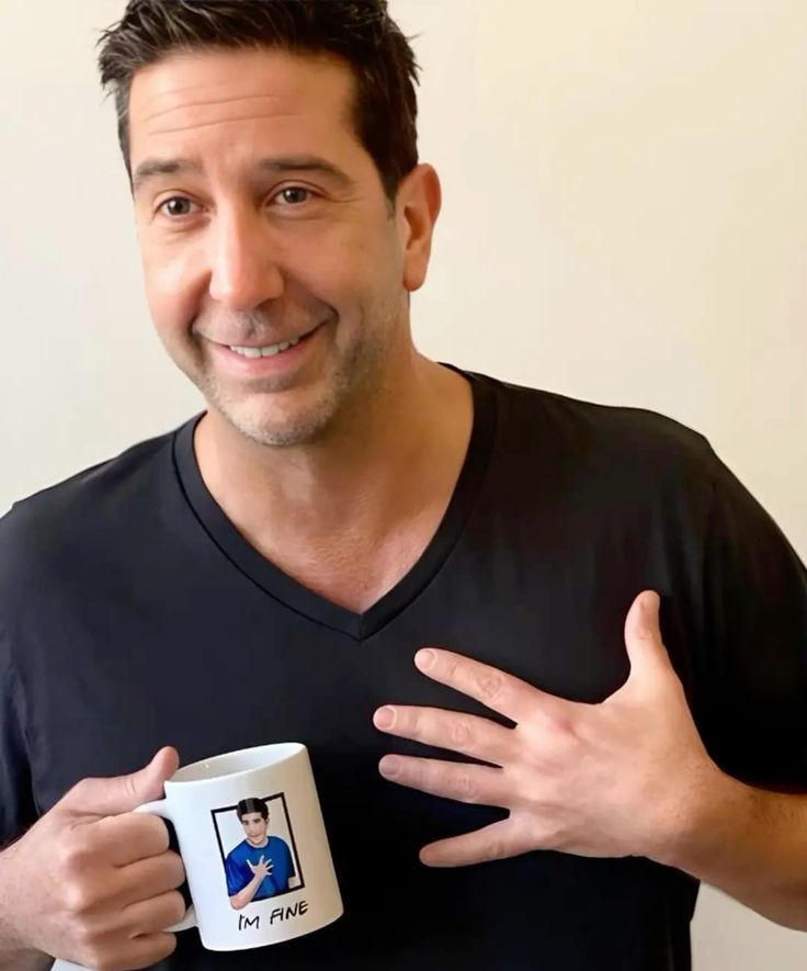 ChandlerBing_12's tweet photo. Nice coffee mug, David https://t.co/JZouvZv1YB