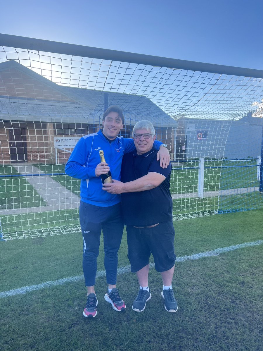 Full Time 🏴󠁧󠁢󠁥󠁮󠁧󠁿

Great performance from all the boys today which takes us through to the next round of the cup 🏆🙏

Shrivvy 3 - 0 <a href="/ReadingCityFC/">Reading City FC</a> U23 

Goals from;
Jacob Newdick ⚽️
<a href="/jamesshirst/">James</a>  ⚽️
<a href="/brad8hirst/">Brad Hirst</a> ⚽️ 

MOTM: Robbie Hendry 👌 great to have him back on the pitch 🏴󠁧󠁢󠁥󠁮󠁧󠁿