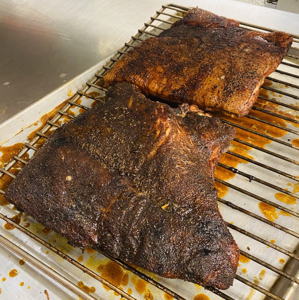 You have no idea how amazing it smells in here ⁦<a href="/SmokeDough/">Smoke and Dough</a>⁩ 🔥