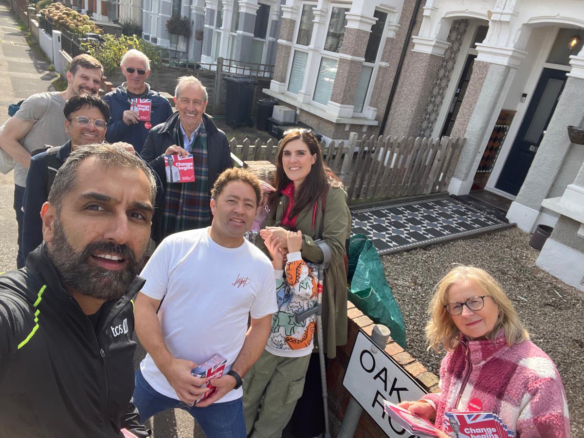 Great to be joined on the doorstep by our council leader <a href="/KamRai7/">Kam Rai</a> and our local MP <a href="/CalvinBailey/">Calvin Bailey MBE MP</a> this morning. Lots of good conversations with local residents in Wanstead.