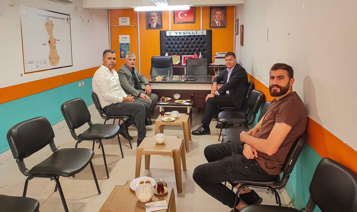 CengizDMRKY47's tweet image. Yakın geçmişte vefat eden kıymetli amcası için #AKParti #Yeşilli İlçe Başkanımız Sn.İsmail Bayhoca’ya taziye ziyaretinde bulunduk.

📍Yeşilli

Merhuma Cenab-ı Allah’tan rahmet, Bayhoca ailesine sabırlar diliyorum.

Merhumun mekânı cennet olsun.