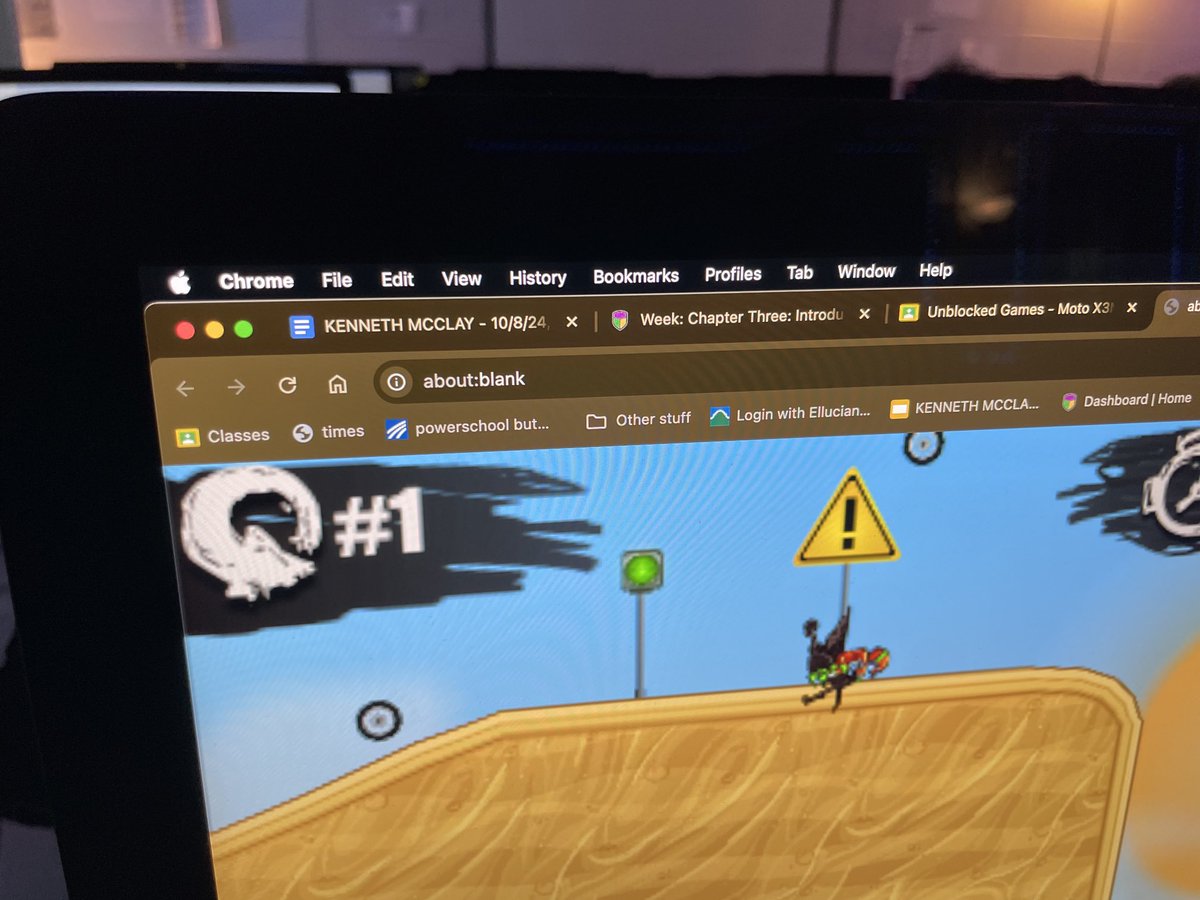 Cougar_Byte's tweet photo. Playing a game he wants to build with his own twist. Plus other artwork &amp; games that students are making. 😁❤️😁❤️ ⁦@DavissonDustin⁩ https://t.co/cfO2mOx4It