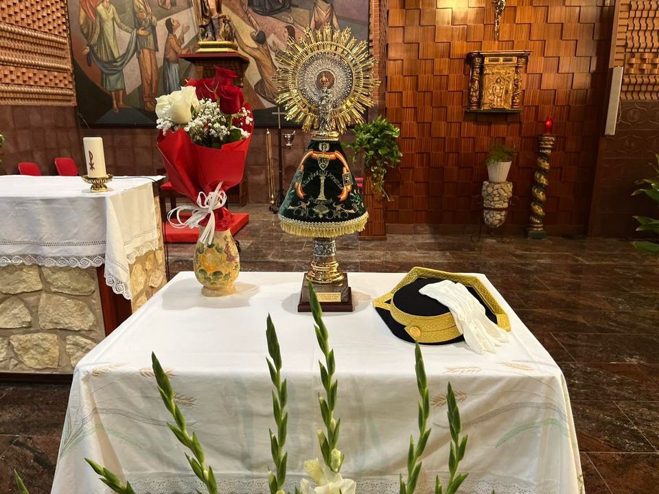 Vox_Tobarra's tweet photo. En la Festividad de la Guardia Civil nuestra Portavoz @VirginiaCP71 y compañeros de Vox han asistido a la emotiva Eucaristía oficiada en honor a su Patrona, La Virgen del Pilar, en la Iglesia de San Roque.

Feliz día a la Guardia Civil
Felicidades a las Pilares
FelizDíaEspañoles https://t.co/rdwW8leoX4