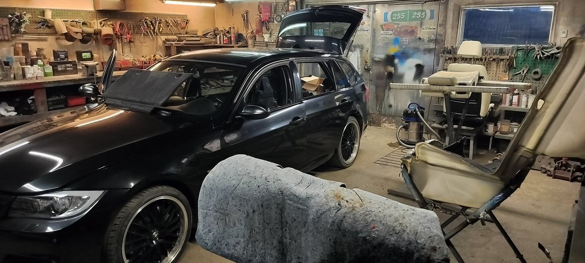 accidentally bought another car 🤦 this time sunken one, so lets see If i can fix all the electric gremlins 😃