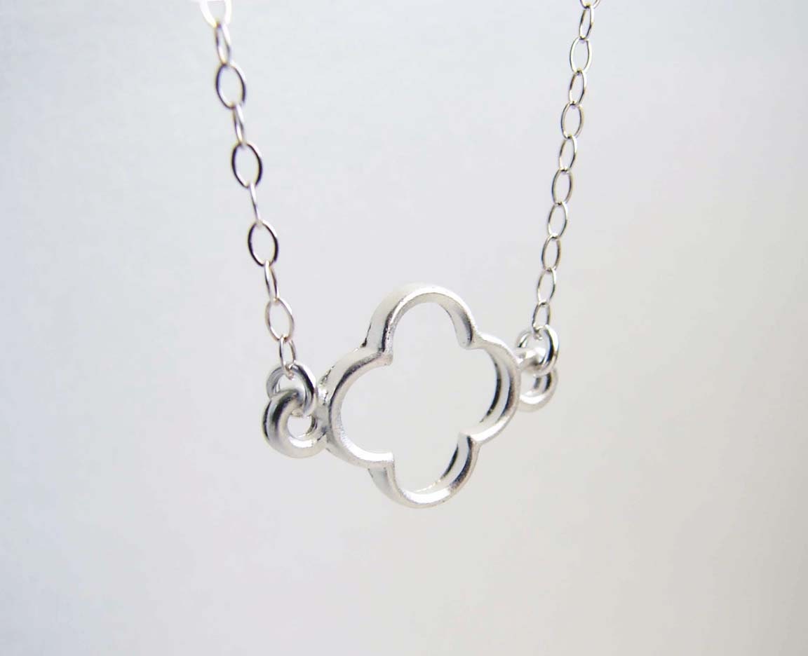 JewelryByMikako's tweet image. Open Flower Necklace ~ Small Matte Silver Daisy ~ Bridesmaid Gift. Simple Modern Everyday Jewelry by PetitBlue tuppu.net/d5c12f0e  #MatteSilver