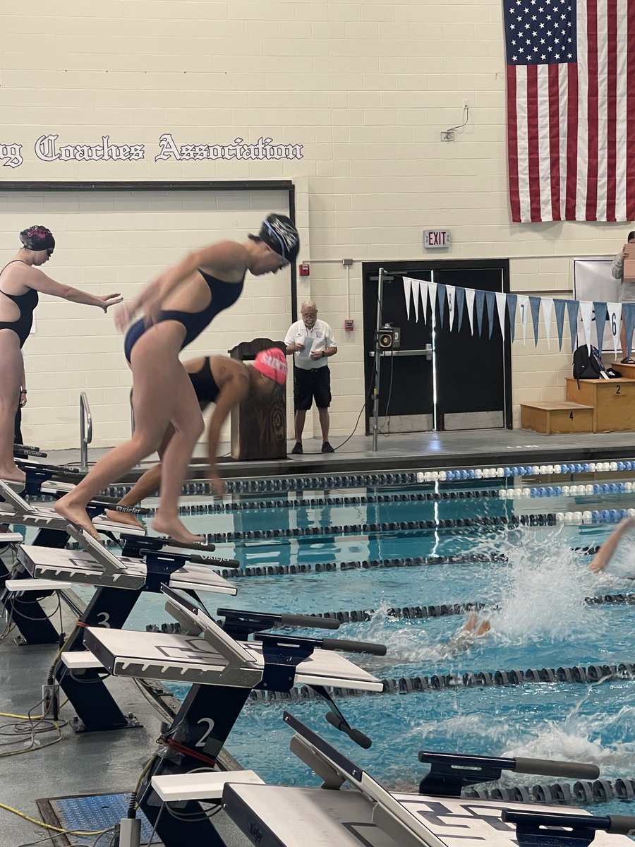 DanKinney10's tweet photo. History Made for ⁦@IowaWesternCC⁩ ⁦@GoReivers⁩ as Reivers start their first ever swimming program and host first ever swim meet! #SailsUP #BluffsBuilt #RecordBreakingDay https://t.co/WIvfnrVKQ4