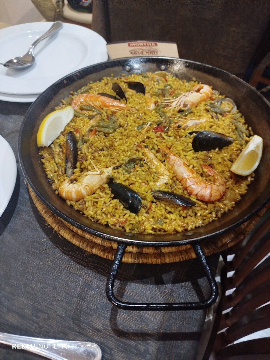 ripollvinyals's tweet photo. #terresdelebre #catalunya #dinar #arros #paellamarinera #casanuri https://t.co/2x8QoCxlb7