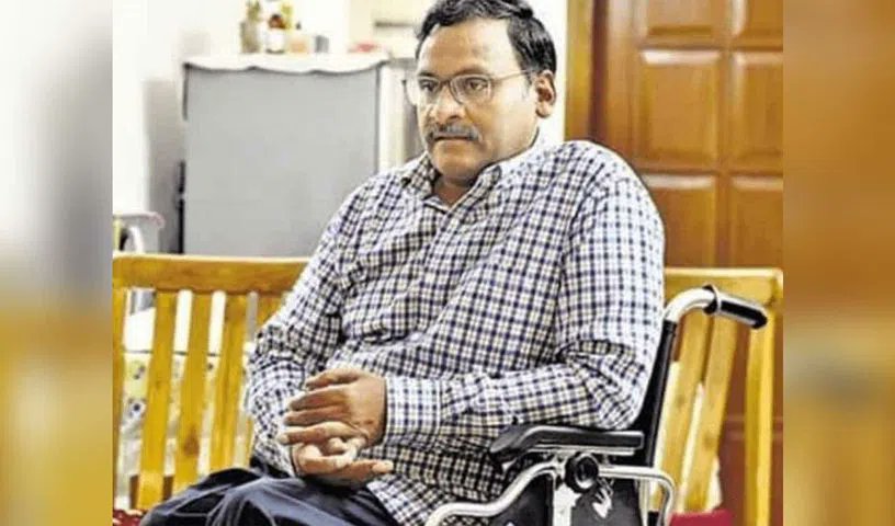The brave revolutionary Prof G N Saibaba passed away today at a hospital in Hyderabad. Farewell comrade, this news is heartbreaking because you could not even taste a year of freedom.

Incarcerated by the Indian state on charges of being a Maoist sympathizer, Prof Saibaba, with