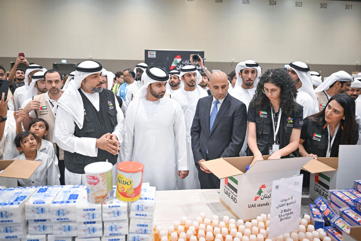 sheikhmansoor's tweet photo. على نهج زايد الخير، وبتوجيهات رئيس الدولة جاء إطلاق حملة الإغاثة الوطنية "الإمارات معك يا لبنان" … زرت اليوم موقع الحملة في مركز المعارض في مدينة إكسبو دبي، واطّلعتُ على جانب من الجهود الكبيرة التي شارك بها 4 آلاف متطوع ساهموا في تجميع الآلاف من حزم الإغاثة العاجلة للأشقاء اللبنانيين … العطاء الإماراتي ينبع من قلبٍ نابض بالخير فهدفنا مد يد العون للشقيق والصديق وتلبية نداء الإنسانية.