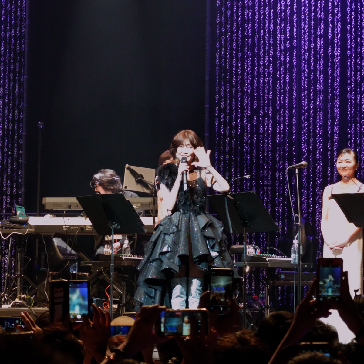 CoasterGuyTokyo's tweet photo. 今年も伊代ちゃんライブに行ってきました!今年はMariage収録曲も聴けて感無量です😭 最高でした!#松本伊代 #Live2024 #Journey #TokyoLover #今回は座ってる時間が多くて皆さん控え目だったかな笑 https://t.co/l2tsWpTiYg
