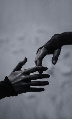 escritoscometa's tweet photo. ⚡️Describe la historia que hayas escrito o estés escribiendo en 4 imágenes y por el nombre del proyecto/libro⚡️
#ProyectoTártaro💀🔥 https://t.co/GjnDdFWa0w