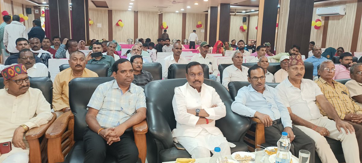 Kamleshwar_INC's tweet photo. सीधी में आज ग्राम कोदौरा  शासकीय हाई स्कूल प्राचार्य श्री जवाहर पटेल जी के सुपुत्र चि.अंशुमान पटेल जी के सगाई समारोह में शामिल होकर शुभकामनाएं प्रेषित की। https://t.co/1C13Uj7Rrt