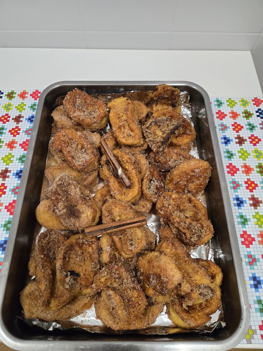 angepg2's tweet photo. Que mi madre me mande fotos de que ha hecho torrijas y yo no estar en el pueblo, me ha dolido https://t.co/Gk4LKKNd20