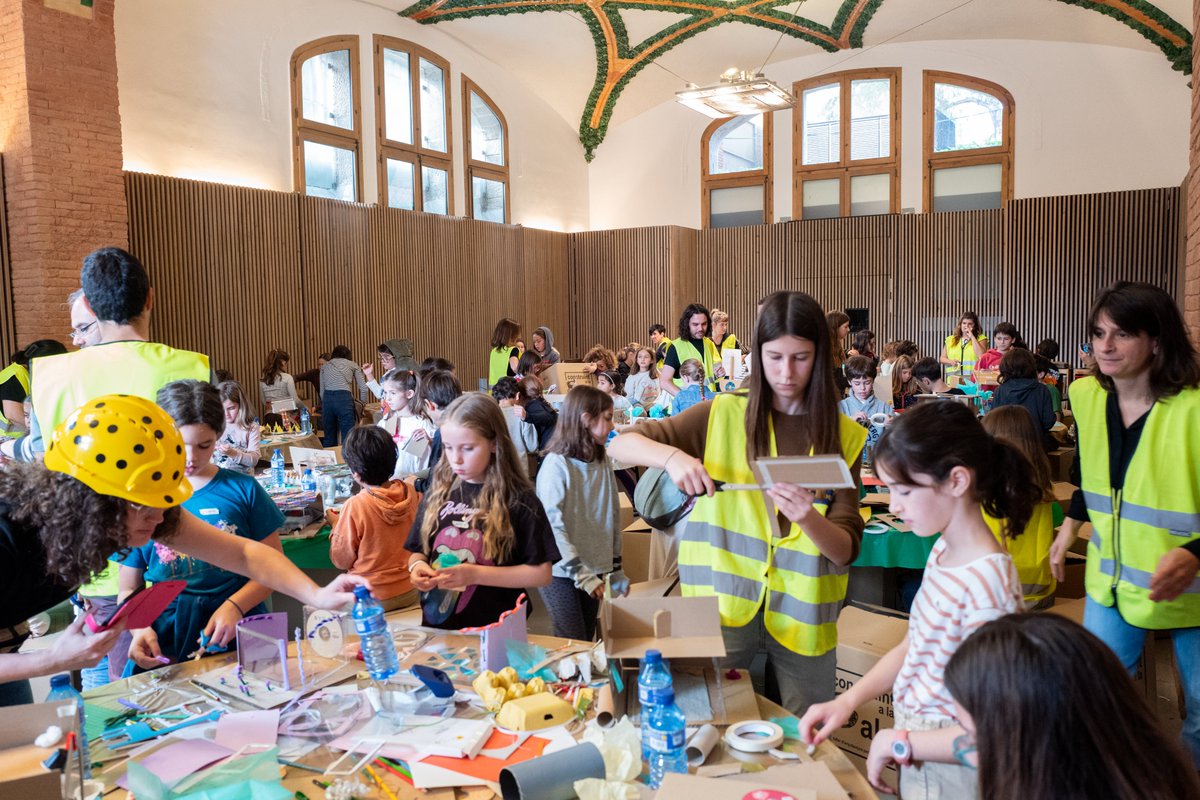 Encara no t’has apuntat a Construint a la Sala?

No t’ho pensis més!
Aquest diumenge 27 d'octubre al <a href="/ElBornCCM/">El Born CCM</a> 

Taller gratuït per a infants d’entre 7 i 12 anys:
construintalasala.org/inscripcions-i…