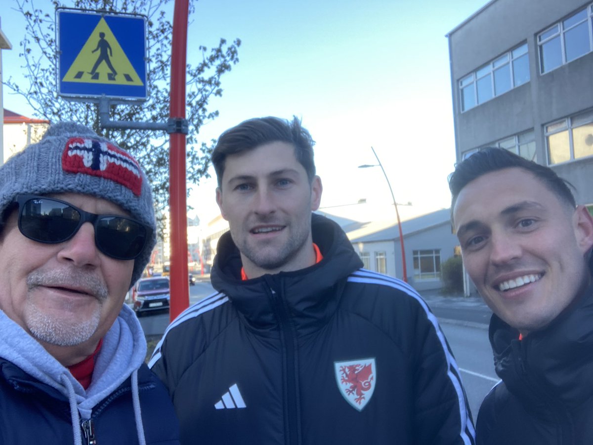 Morning stroll 🏴󠁧󠁢󠁷󠁬󠁳󠁿🇮🇸⚽️