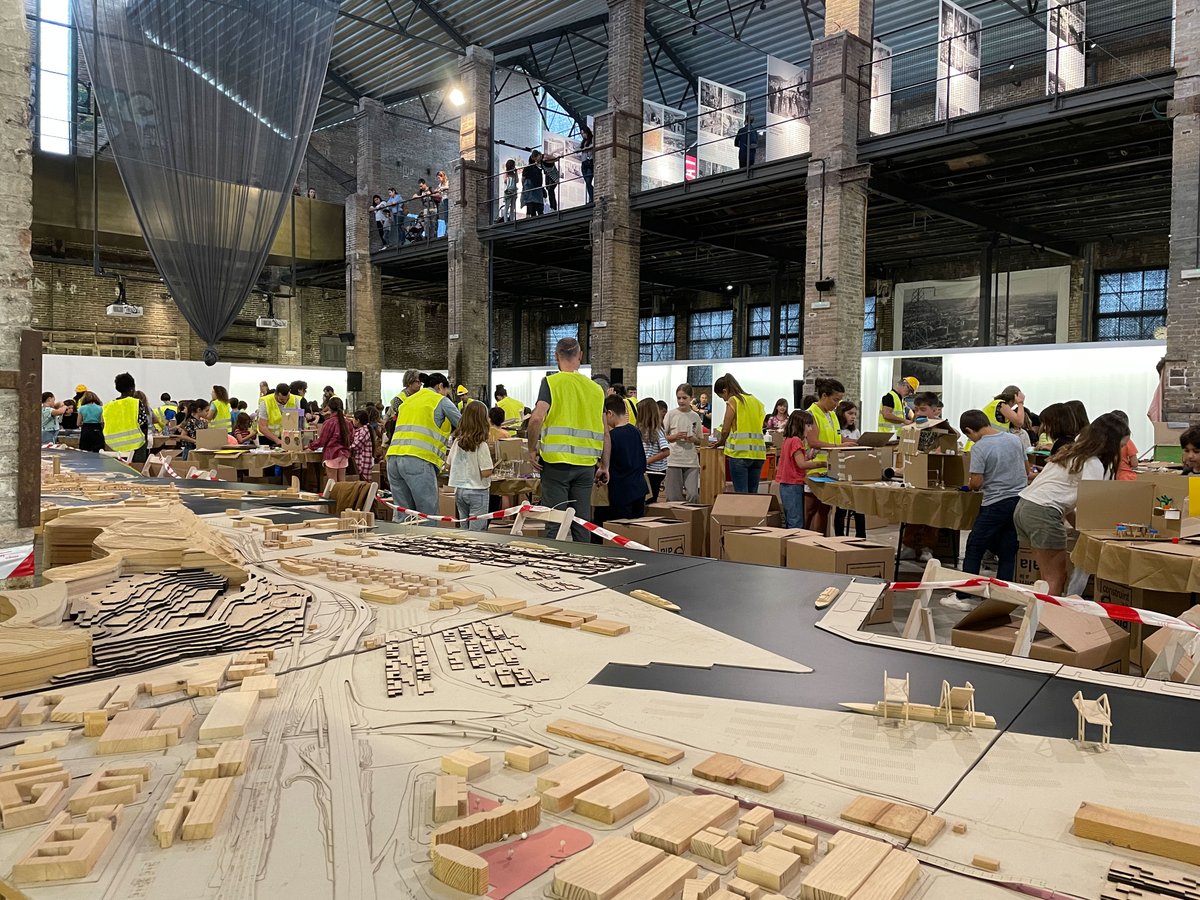 Ja queda poc! 😍

Aquest cap de setmana celebrem l'edició d'enguany de Construint a la Sala al <a href="/ElBornCCM/">El Born CCM</a> 

Més informació: elbornculturaimemoria.barcelona.cat/activitat/cons…