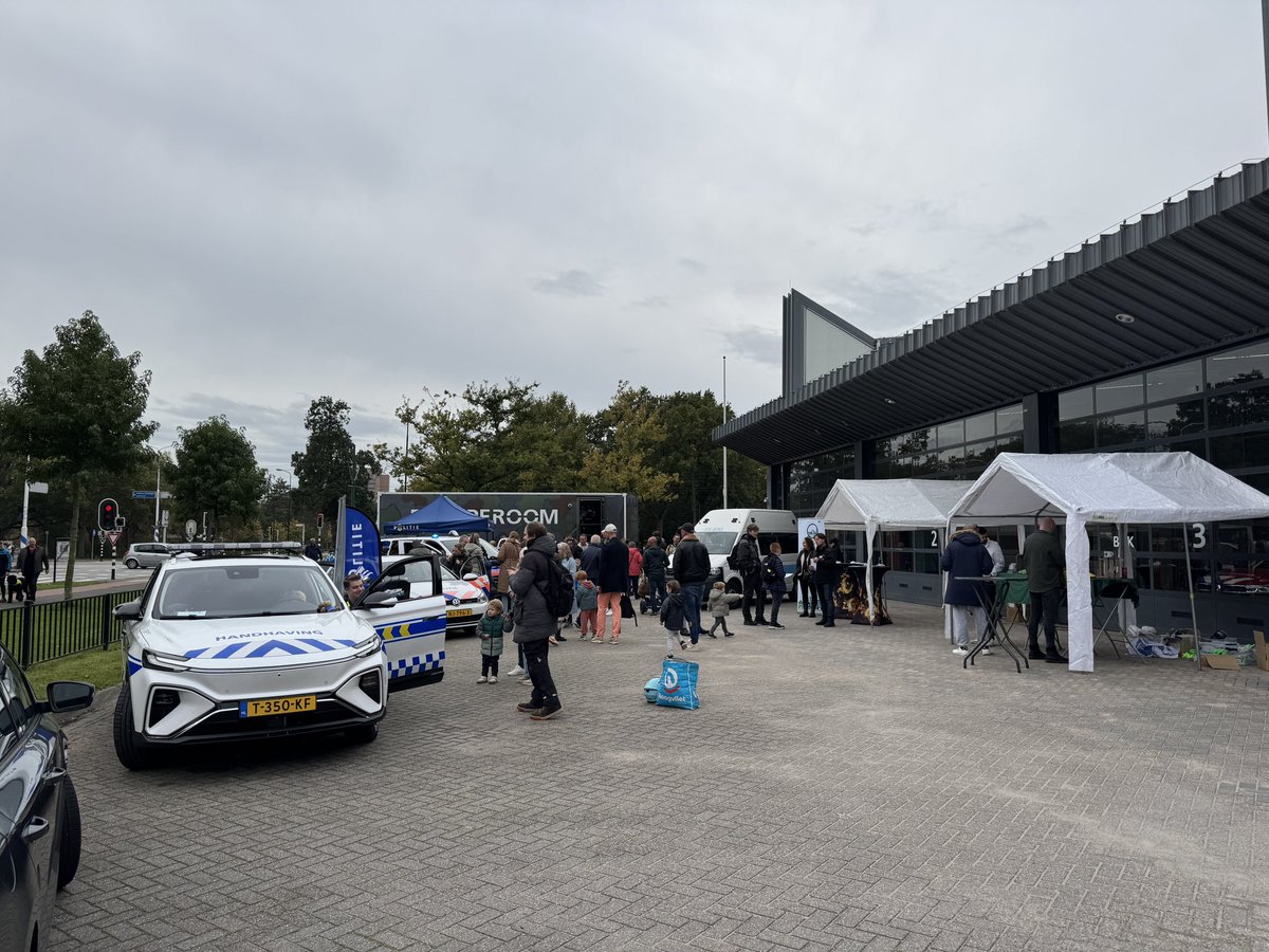 Vandaag Veiligheidsdag van de Gemeente Rijswijk bij de brandweerkazerne Rijswijk. Mooie bijdrage van politie, handhaving, pandbrigade en Historisch Brandweermaterieel. #brandweer