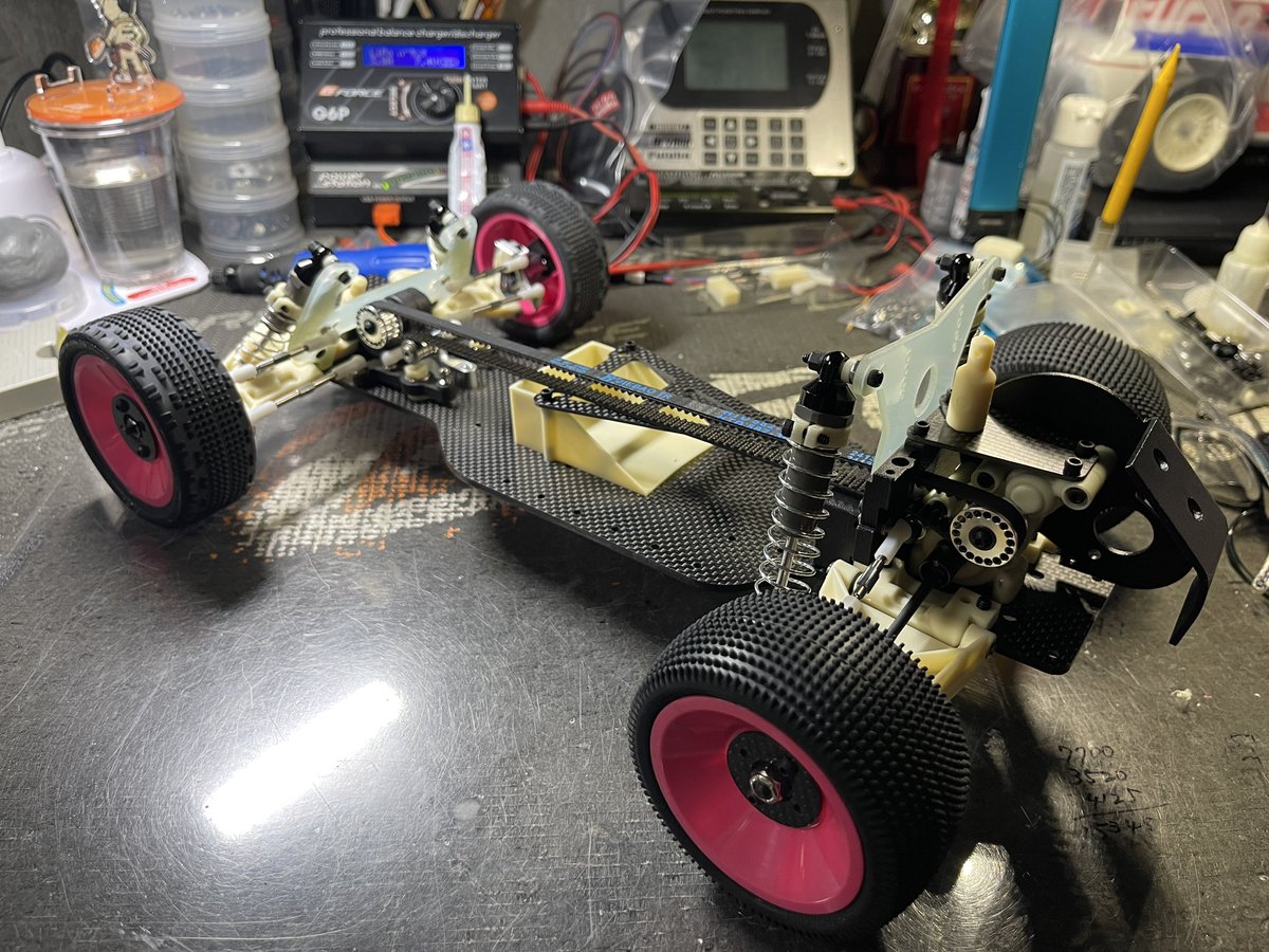 dryhop_ito's tweet photo. 2号機が形になりました。
今回は普通のサスです。
走行まではまだ掛かりそう😅
#RC10
#TEN4
#2号機 https://t.co/5LZSnVuG5i
