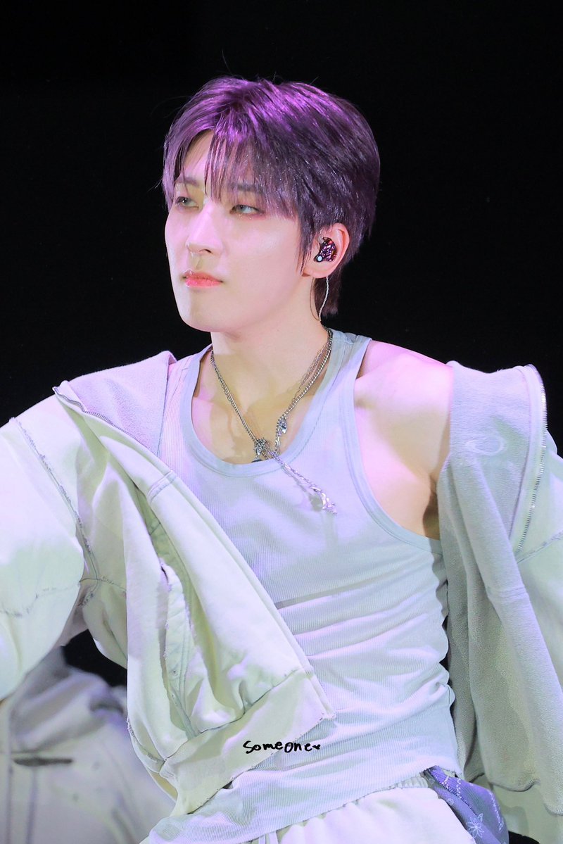 EVERYW0NWOO's tweet photo. THE PURPLE HAIR, THE CONTACT LENSES, THE NECKLACE, THE OUTFITS AND THE INSANE FACE CARD. THE MAN YOU ARE TODAY, JEON WONWOO 🙇🏻‍♀️ https://t.co/mwB599Ytqr