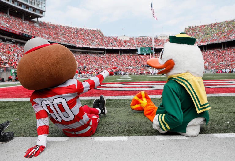 Skoogzoregon's tweet photo. WAKE THE DUCK UP!!!!!! ITS TIME #BeatTOSU #GoDucks #FEBU https://t.co/OIFoSlglVT